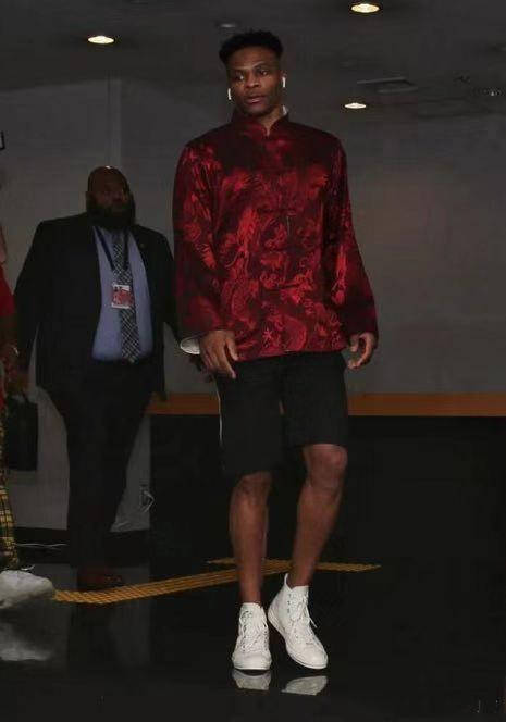 担了更多 担了更多