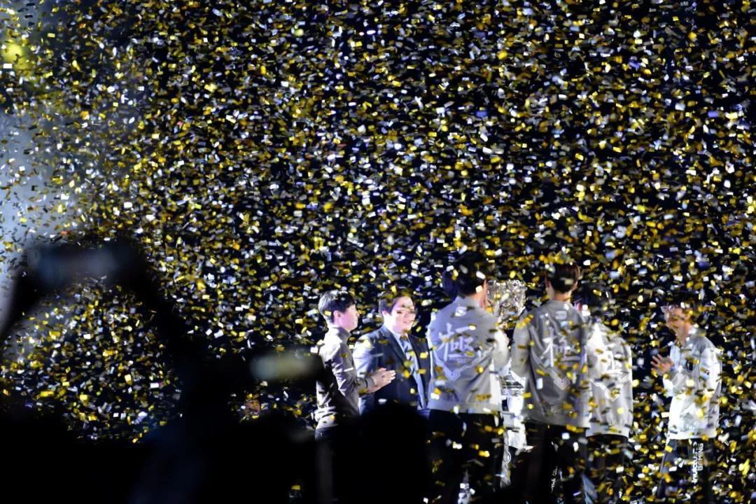 令中卫暴露 令中卫暴露