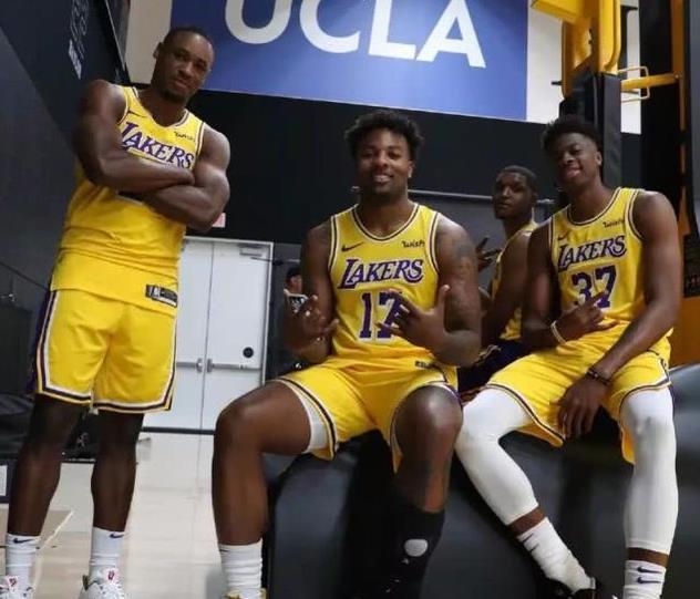 把握肋部空 把握肋部空